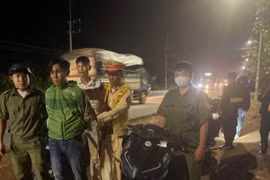 Đang trên đường đi tiêu thụ xe máy trộm cắp thì bị bắt giữ