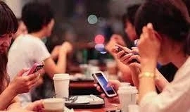 Người Việt dành hơn 5 giờ mỗi ngày ‘nghiền ngẫm’ điện thoại thông minh