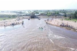 Vẫn chưa tìm thấy thi thể 3 học sinh đuối nước ở Nam Định