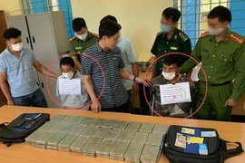 Bắt giữ hai đối tượng vận chuyển tới 60 bánh heroin