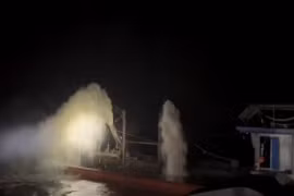 Xuyên đêm vây bắt nhóm "cát tặc" có nhiều tiền án, tiền sự trên sông Hồng