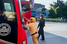 Khởi tố tài xế điều khiển xe khách đâm CSGT rồi bỏ chạy