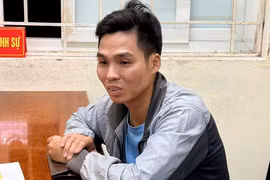 Tạm giữ tài xế lái xe tải lao thẳng vào CSGT ở Hà Nội để bỏ trốn