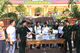 Bắt 5 đối tượng vận chuyển 100 bánh ma túy từ Lào về Việt Nam