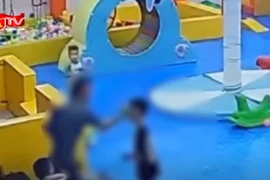 Hà Nội: Triệu tập người đàn ông hành hung trẻ em tại khu vui chơi