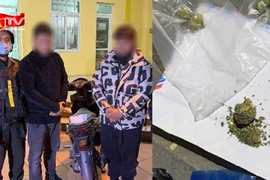 Chạy xe không biển số, lộ 7 túi cần sa khi gặp tổ 141