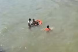 Cô gái nhảy xuống biển tự tử may mắn được cứu sống