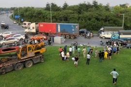 Xe cẩu mất lái tông liên hoàn, một người tử vong