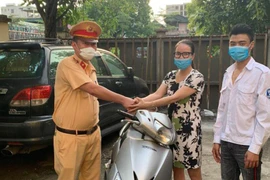 Bị mất trộm xe máy hơn 1 năm, bất ngờ được Cảnh sát 141 tìm được và trao trả