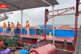 Truy bắt tàu hút cát trái phép trên sông Hồng
