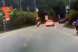 Vượt ẩu, lấn làn, nam thanh niên điều khiển xe máy tử vong