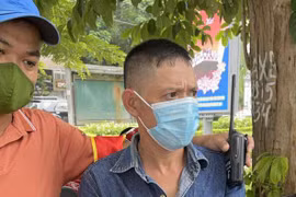 Gặp tổ kiểm soát cơ động, đối tượng tự giao nộp ma túy