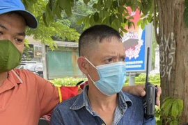 Gặp tổ kiểm soát cơ động, đối tượng tự giao nộp ma túy