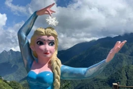 Tạm dừng hoạt động cơ sở có bức tượng "Nữ hoàng băng giá Elsa" tại Sa Pa gây tranh cãi