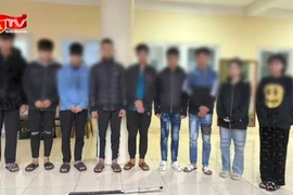 Khởi tố nhóm đối tượng cầm dao chém người đi đường