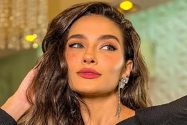 Cận cảnh nhan sắc nóng bỏng của Miss Charm 2023 