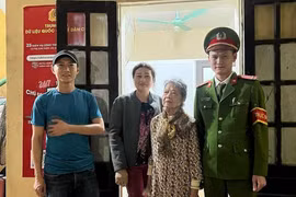 Kịp thời giúp đỡ cụ bà 83 tuổi đi lạc về với gia đình 