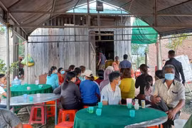 [Tin nhanh tối 10-5-2022] Vừa khâm liệm cho vợ, chồng ra sau nhà treo cổ tự tử