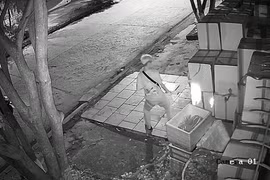 Truy tìm đối tượng phóng hỏa đốt cửa hàng hải sản trong đêm