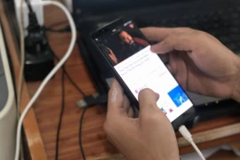 Bị điện giật khi cắm sạc điện thoại, bé trai 7 tuổi tử vong