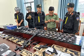 Phát hiện kho vũ khí cực 'khủng', thu giữ nhiều súng, đạn