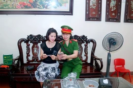 Nữ Cảnh sát khu vực đam mê với công việc "làm dâu trăm họ"