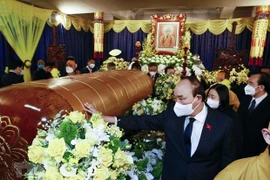 Chủ tịch nước Nguyễn Xuân Phúc viếng Đại lão Hòa thượng Thích Phổ Tuệ