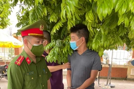 Kiểm tra người đi đường phòng chống Covid-19, phát hiện đối tượng tàng trữ trái phép ma túy