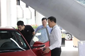 Khách mua ô tô tăng gấp 3 lần sau khi có thông tin giảm 50% lệ phí trước bạ