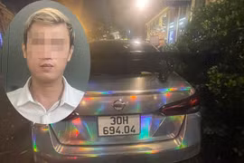 Cảnh ô tô drift gây náo loạn trước cửa Nhà hát Lớn 