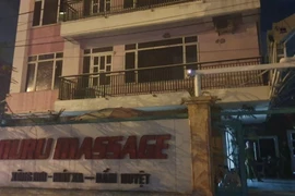 Kiểm tra cơ sở massage, phát hiện nhân viên cùng khách khỏa thân 