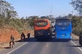 Lái xe khách vượt ẩu trên đường Hồ Chí Minh bị tước GPLX 2 tháng