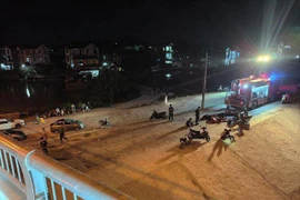 Hai công nhân đuối nước khi đi mò trai trên sông Thương