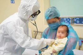 Vì sao trẻ em ít bị biến chứng nặng khi bị nhiễm Covid-19 như người lớn