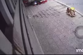 Bắt giữ đối tượng lao xe máy vào CSGT khi bị kiểm tra nồng độ cồn