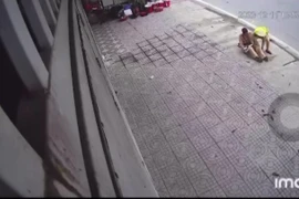 Bắt giữ đối tượng lao xe máy vào CSGT khi bị kiểm tra nồng độ cồn