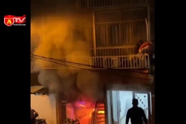 Cháy nhà 4 tầng trong đêm tại Hà Nội