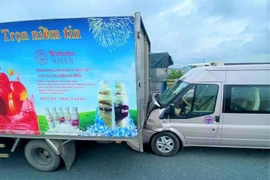 Ô tô tông liên hoàn trên cầu Thanh Trì, giao thông ùn ứ