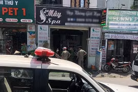 [Tin nhanh tối 31-10-2022] Con gái đi học về phát hiện cha mẹ tử vong trong trong tiệm spa