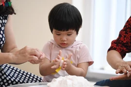 Cha mẹ nên làm gì khi trẻ nghỉ dịch ở nhà