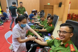 Hàng nghìn cán bộ, chiến sĩ Công an Thủ đô gửi trao giọt máu nghĩa tình