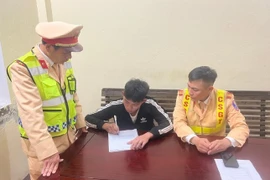 Kiểm tra nồng độ cồn, phát hiện đối tượng tàng trữ ma túy