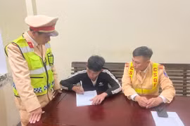 Kiểm tra nồng độ cồn, phát hiện đối tượng tàng trữ ma túy