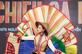 Ấn tượng với trang phục dân tộc của Hoa hậu Hoàn vũ Việt Nam 2022