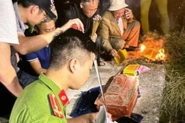 Kẻ đào trộm mộ, đòi tiền chuộc 300 triệu đồng bị bắt khẩn cấp