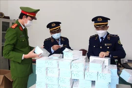 Phát hiện ô tô chở 3.600 bộ kit test nhanh Covid-19 không rõ nguồn gốc ra Hà Nội tiêu thụ