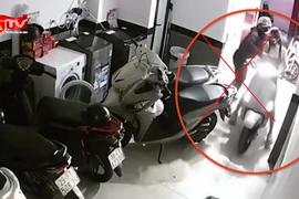 Điều tra vụ sàm sỡ, giật túi xách của cô gái tại chung cư mini 