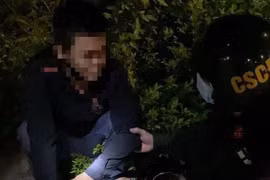 Tuần tra đêm, phát hiện 2 đối tượng trộm bình ắc quy