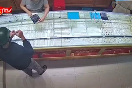 Bắt nghi phạm cướp giật tiệm vàng