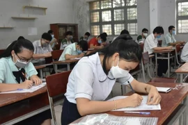 Nhận định về bài thi tiếng Anh: Bám sát các kiến thức ở đề thi tham khảo